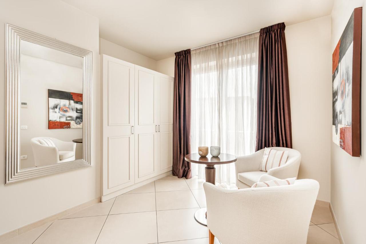 Hotel & Residence Exclusive Marina Di Carrara Exterior photo