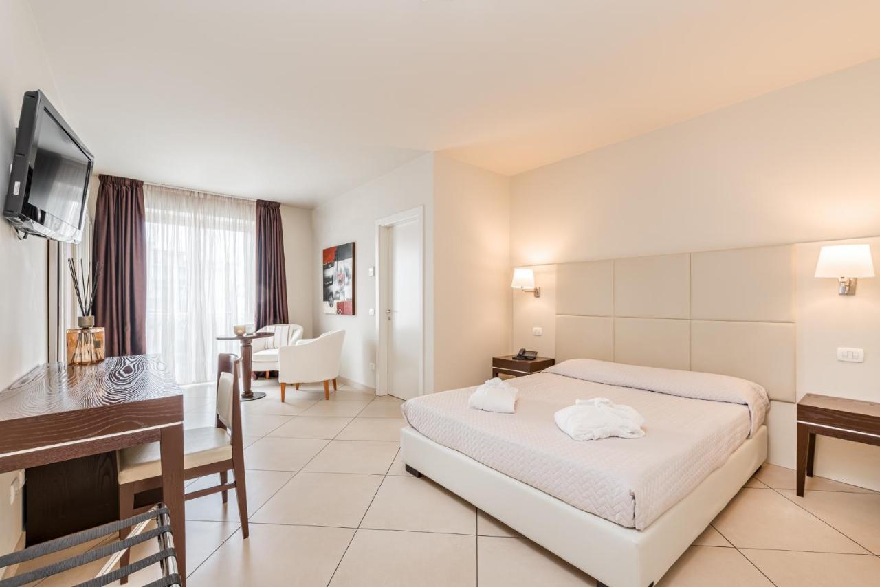 Hotel & Residence Exclusive Marina Di Carrara Exterior photo
