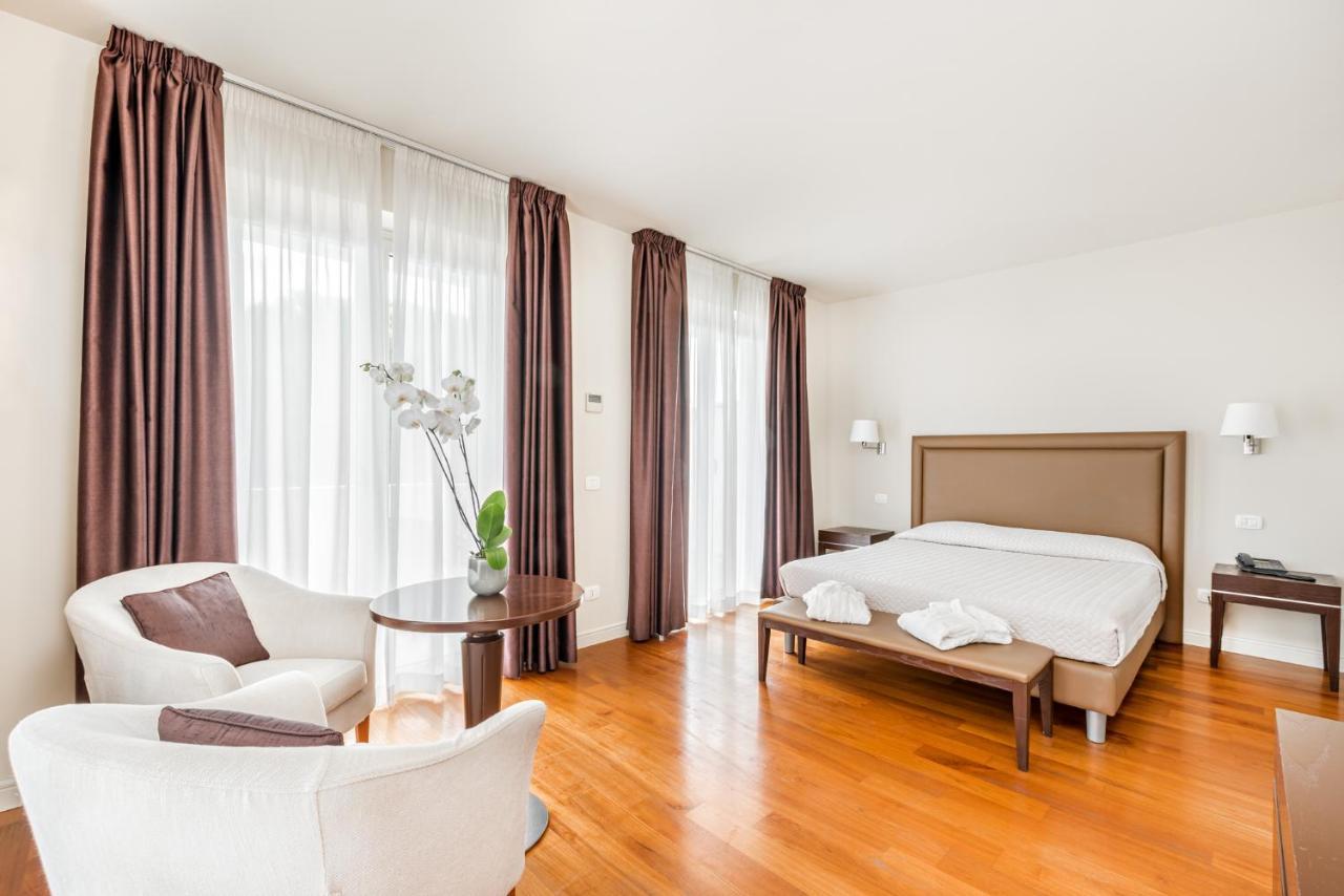 Hotel & Residence Exclusive Marina Di Carrara Exterior photo