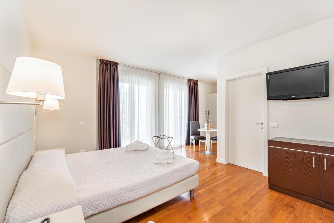 Hotel & Residence Exclusive Marina Di Carrara Exterior photo