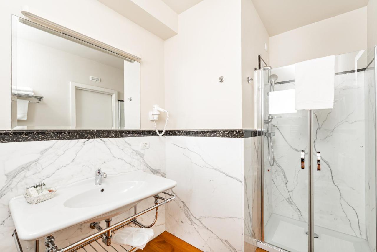 Hotel & Residence Exclusive Marina Di Carrara Exterior photo