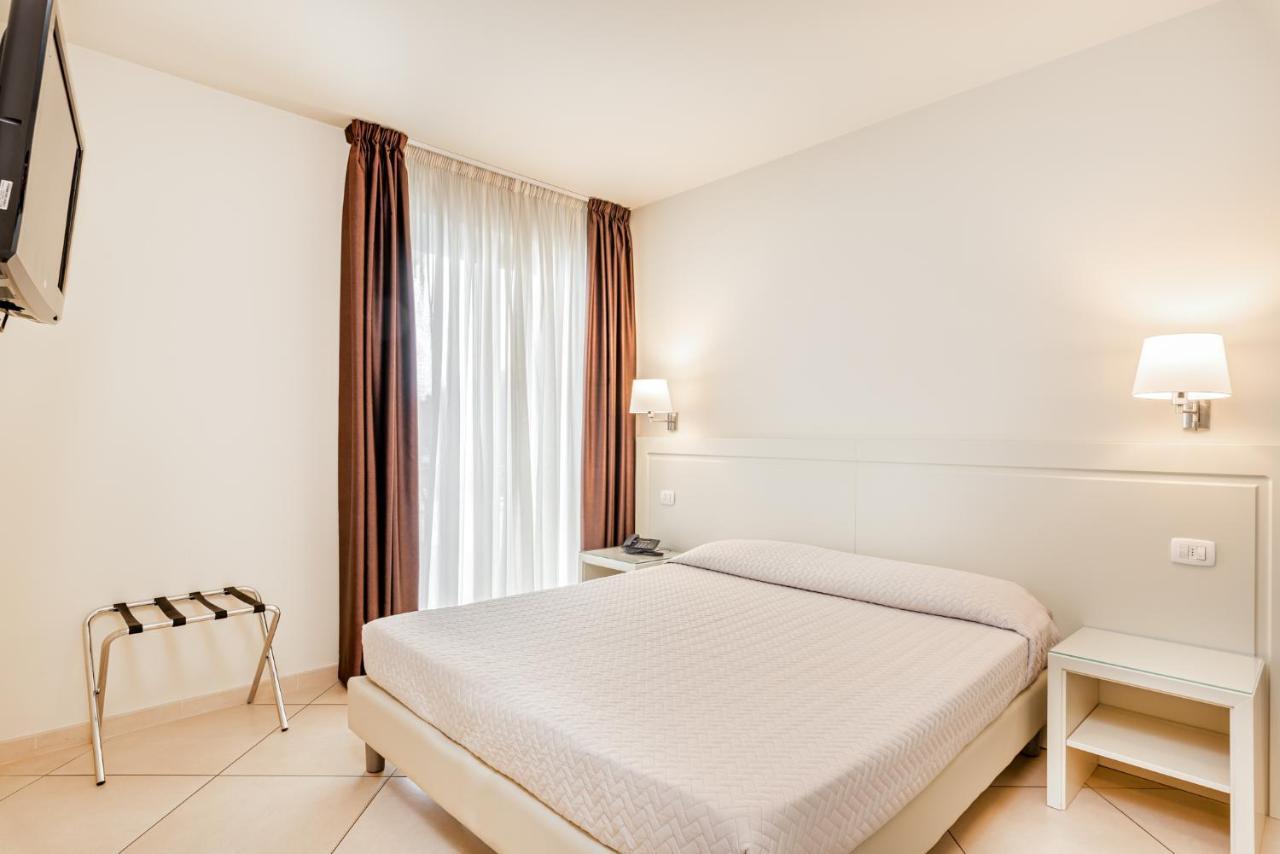 Hotel & Residence Exclusive Marina Di Carrara Exterior photo