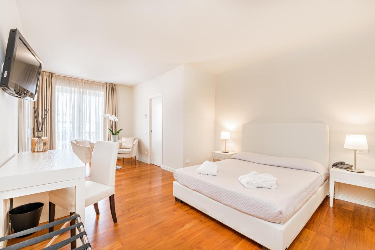 Hotel & Residence Exclusive Marina Di Carrara Exterior photo