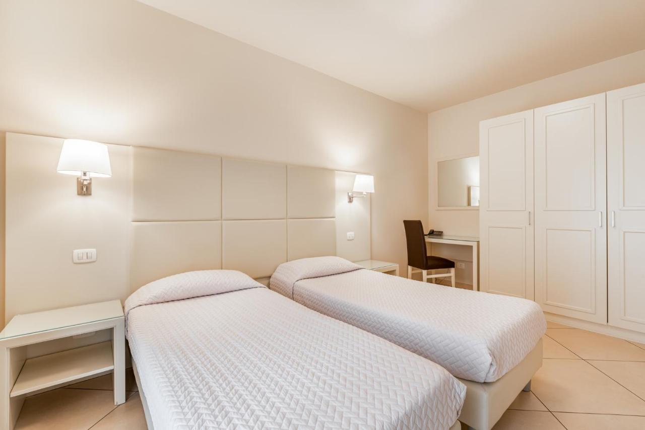 Hotel & Residence Exclusive Marina Di Carrara Exterior photo
