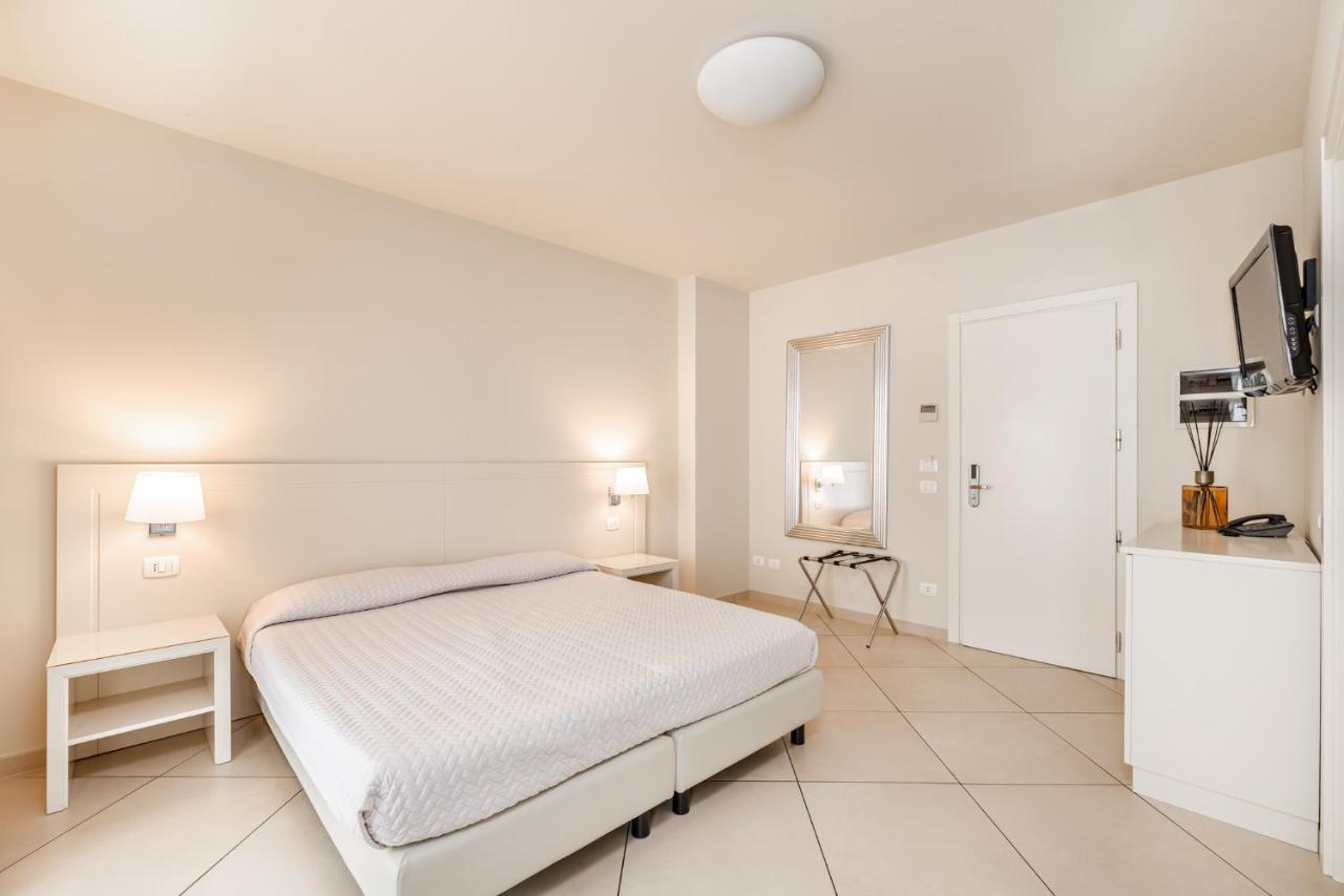 Hotel & Residence Exclusive Marina Di Carrara Exterior photo