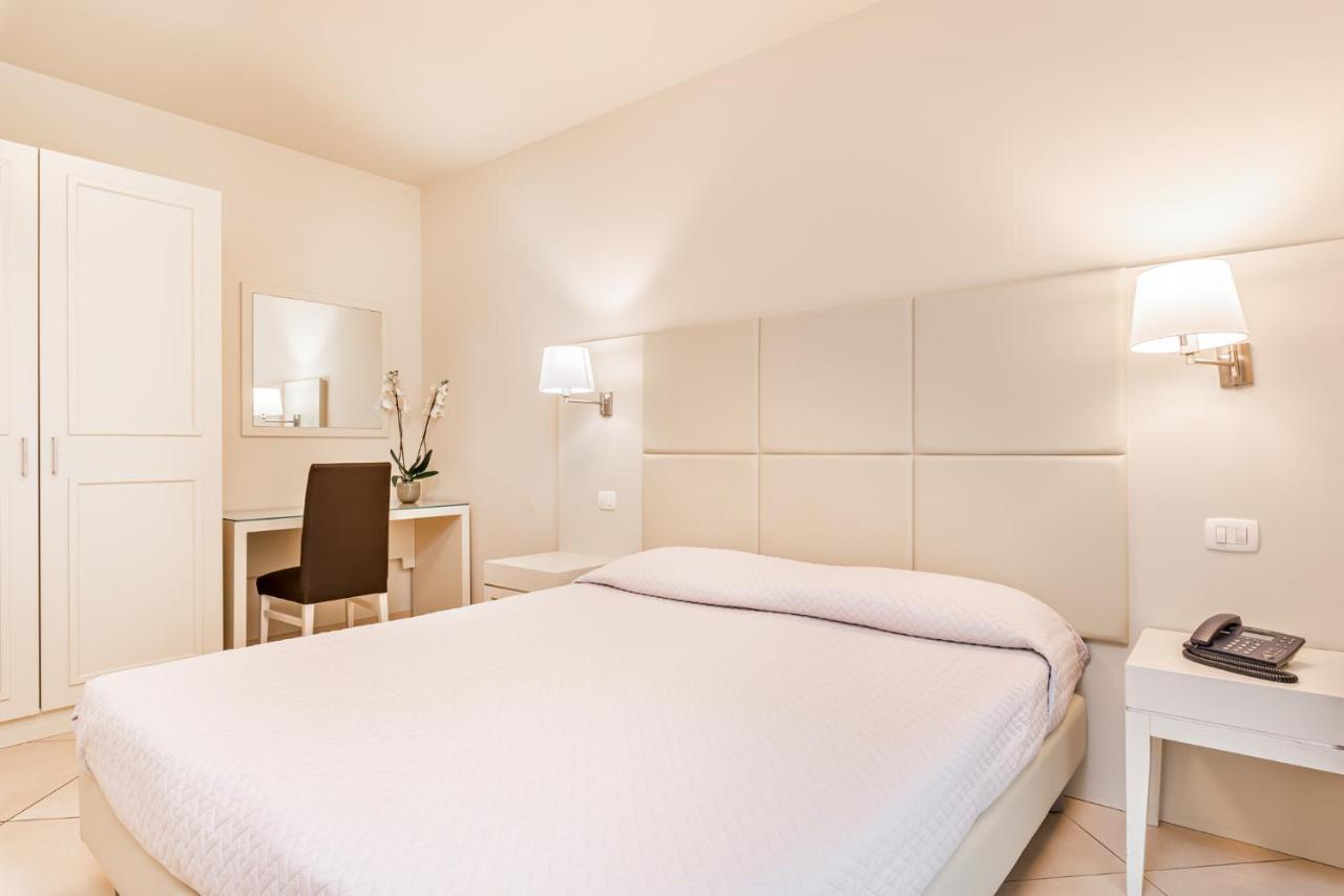 Hotel & Residence Exclusive Marina Di Carrara Exterior photo