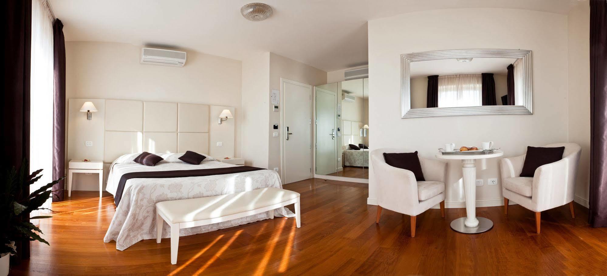 Hotel & Residence Exclusive Marina Di Carrara Exterior photo