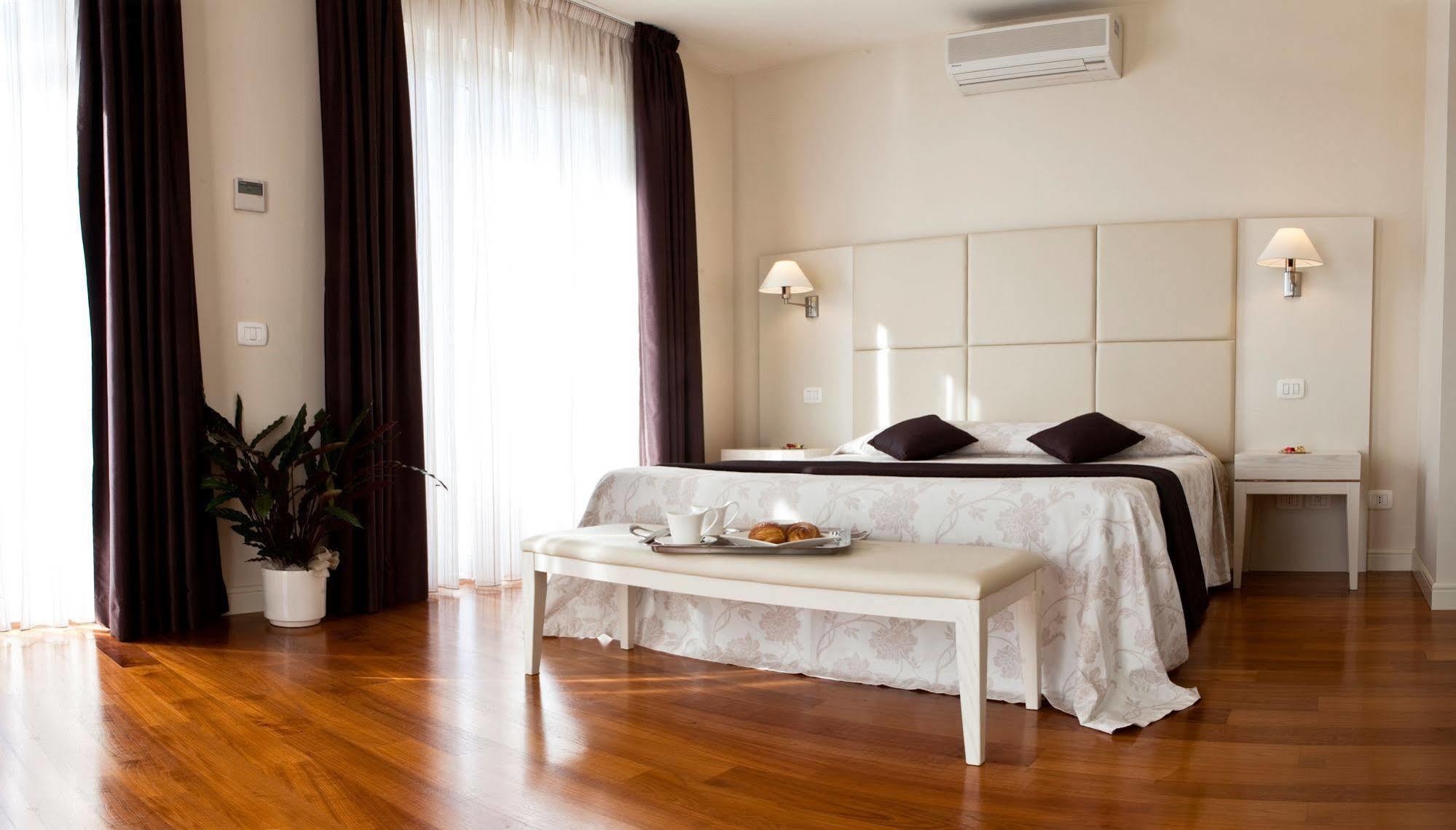 Hotel & Residence Exclusive Marina Di Carrara Exterior photo