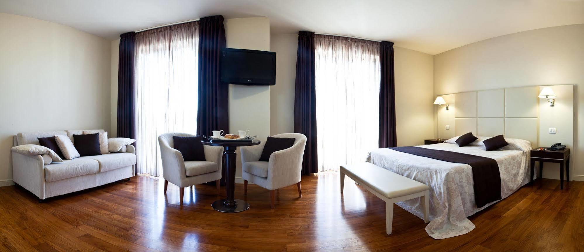Hotel & Residence Exclusive Marina Di Carrara Exterior photo